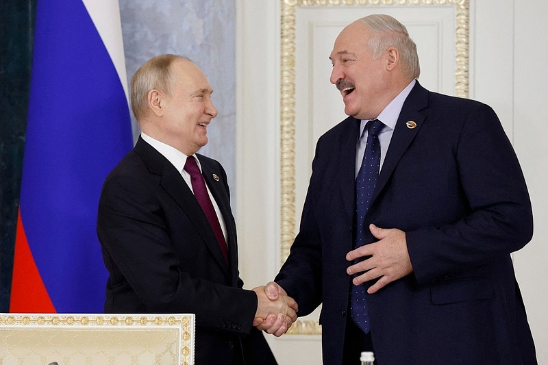 Választás kezdődött Lukasenkáéknál, na vajon ki nyeri meg?