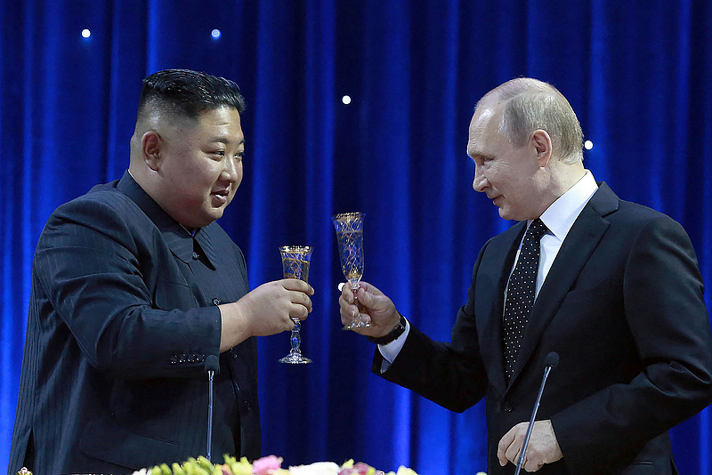Putyin örvendezhet: Észak-Korea felpörgeti a titkos fegyverszállításokat