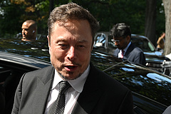 Elon Musk szerződésszegésért beperli az OpenAI-t és Sam Altmant is
