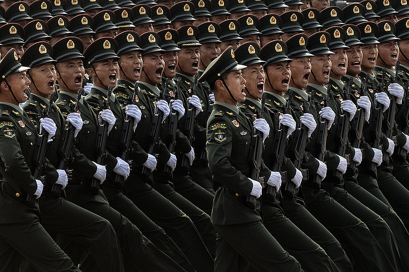 Kína egyre többet költ hadászatra, nő a feszültség