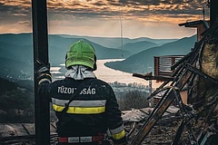 A leégett visegrádi nagyszálló vezetősége köszönetet mondott a tűzoltóságnak 
