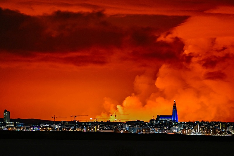 Vörösre festette az eget az újabb izlandi vulkánkitörés