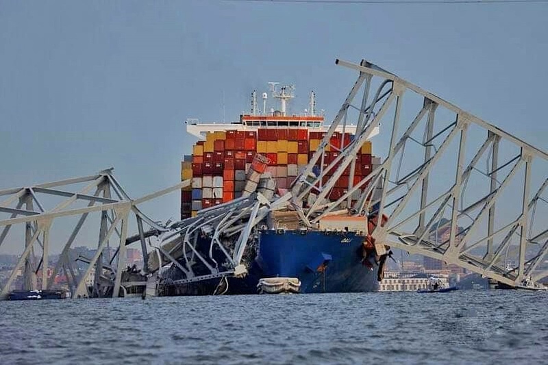 Veszélybe került a víz a Baltimore-i kikötőben, szivárognak a konténerek