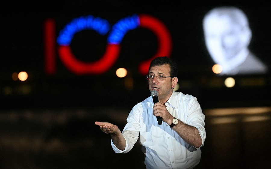Ekrem Imamoglu győzelmi beszédet tart