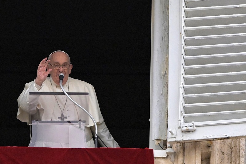 Ferenc pápa a békéért imádkozott