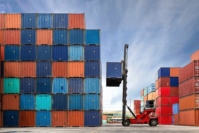Történelmi csúcson a külkereskedelmi többlet, de az export kínlódik