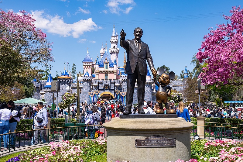 Mélyen a zsebébe nyúl Miki egér: megújulnak a Disney-parkok