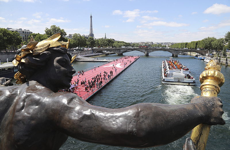 Újabb probléma a párizsi olimpián: elmaradhat a nyíltvízi úszás