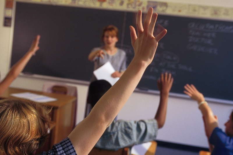 Fényévekre vagyunk: irigykedhetnek a magyar tanárok a szlovák és a cseh pedagógusokra