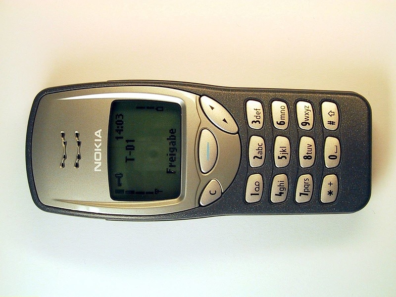 Egy ikonikus retró mobiltelefont támasztanak fel hamvaiból