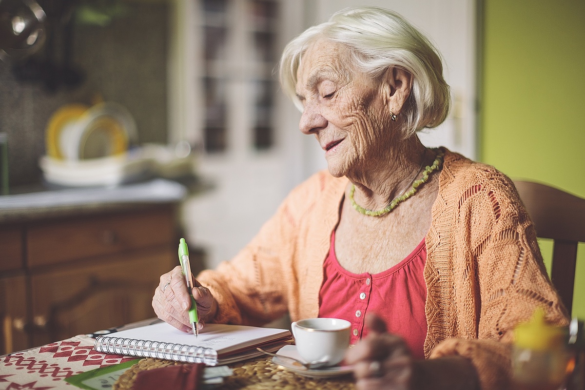 Egy javaslat szerint meg kell szüntetni a nők korábbi nyugdíjazását