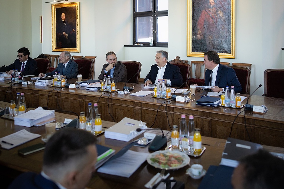 Milliárdok mennek el az Orbán-kormány tanácsadóira