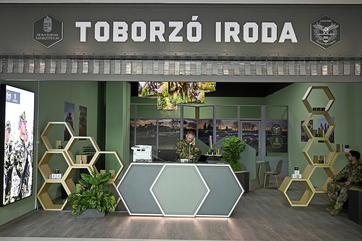 Felfoghatatlan összeg: kiderült, pontosan mennyibe kerül nekünk a magyar hadsereg felfegyverzése