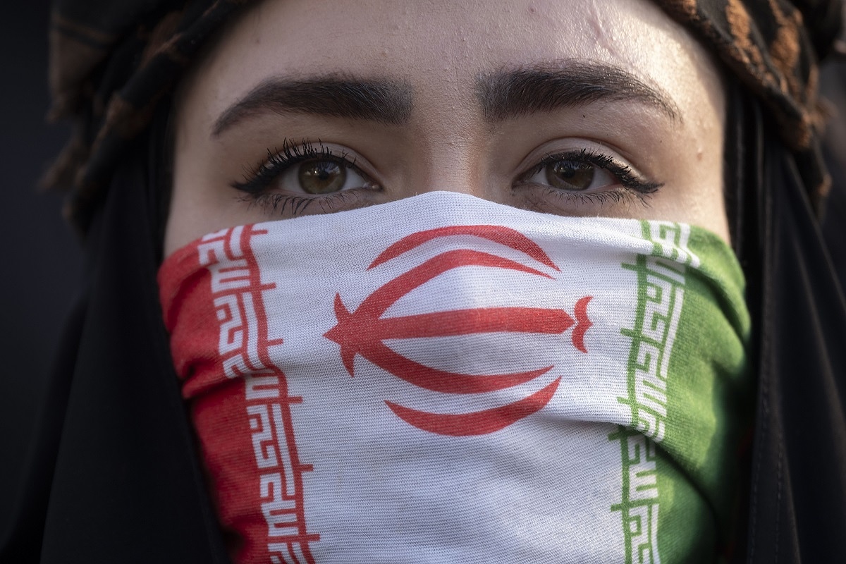 Vér, infláció, amerikai fenyegetés: mi történik most Iránban?