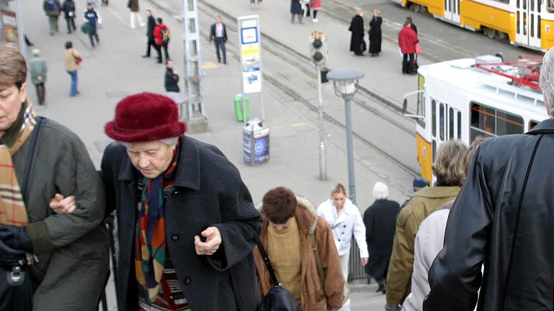 Kisebb rész jut a magyar nyugdíjasoknak, hiába volt a felívelés