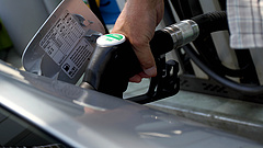 Pénteken csökken az üzemanyagok ára