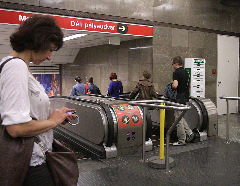 Újra teljes vonalán jár a 2-es metró