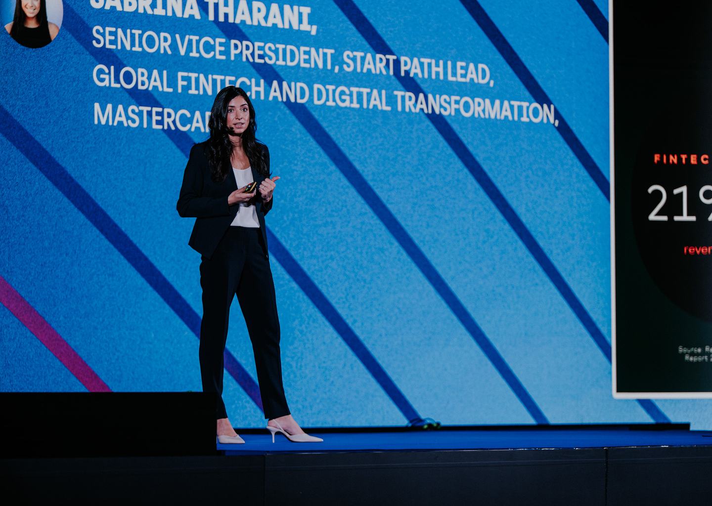 Sabrina Tharani, a Mastercard fintech és kockázati tőke partnerségekért felelős alelnöke a zágrábi Money Motion konferencián.