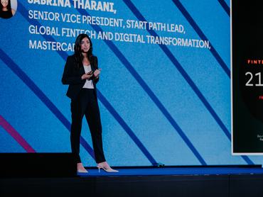 Sabrina Tharani, a Mastercard fintech és kockázati tőke partnerségekért felelős alelnöke a zágrábi Money Motion konferencián.
