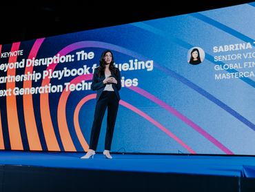 Sabrina Tharani, a Mastercard fintech és kockázati tőke partnerségekért felelős alelnöke a zágrábi Money Motion konferencián.