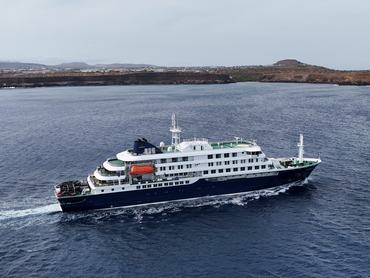 Drónfelvétel az MV Hondius luxushajóról, amelynek több utasa is megfertőződött a hantavírussal.