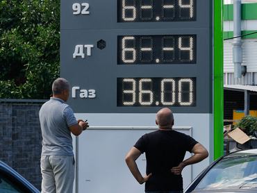 Men gather near a price board at a gas station after restrictions on petrol sales were introduced to avert fuel shortages in the region, in the course of the Russia-Ukraine conflict, in Donetsk, a Russian-controlled city of Ukraine, June 16, 2026. REUTERS/Alexander Ermochenko