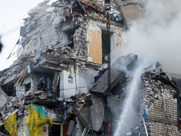 Rescuers work at the site of an apartment building damaged during overnight Russian missile and drone strikes, amid Russia’s attack on Ukraine, in Kyiv, Ukraine, July 2, 2026. REUTERS/Valentyn Ogirenko