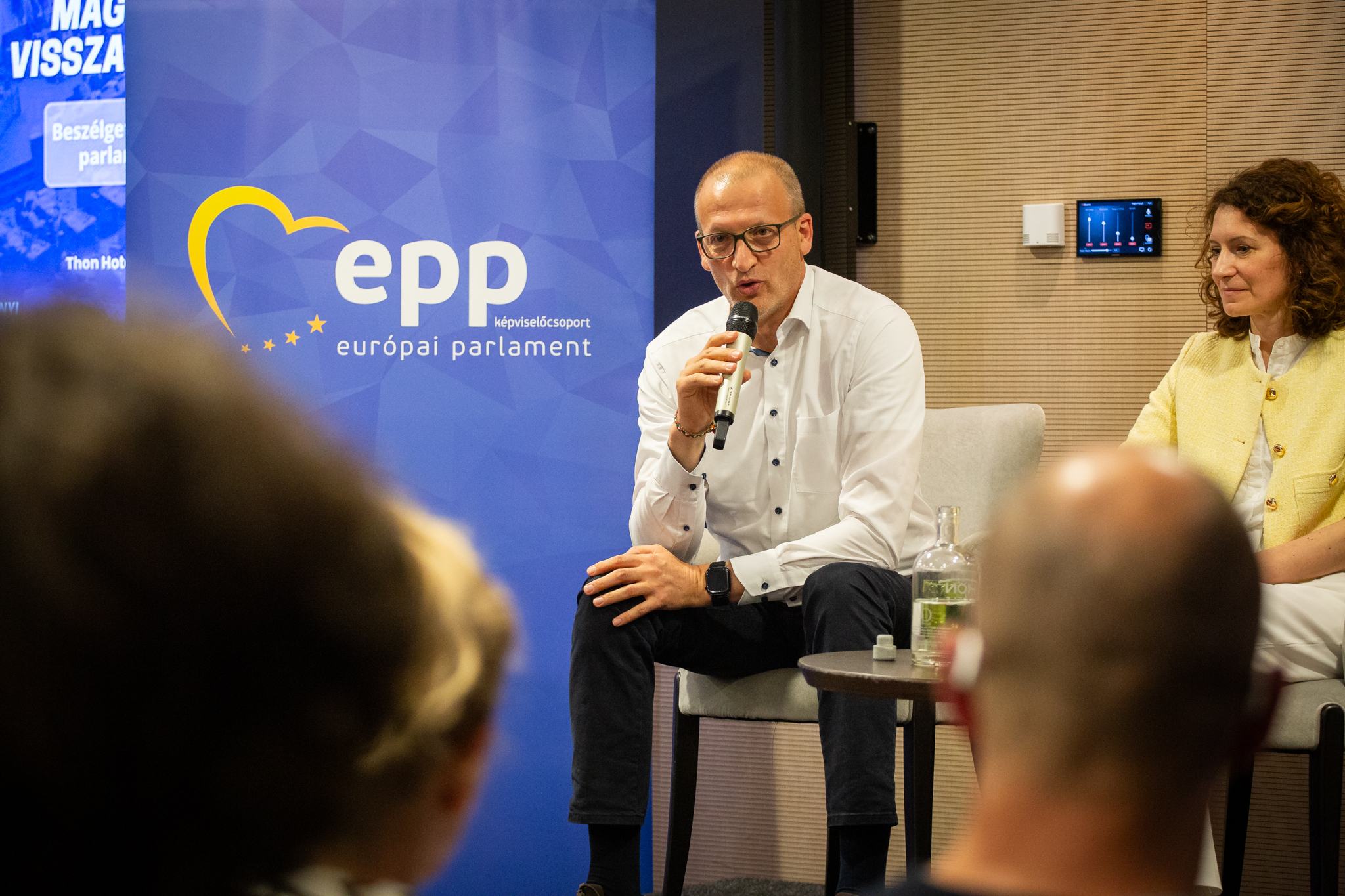 Üzent a kormány Orbán János Dénesnek: Nincs alku