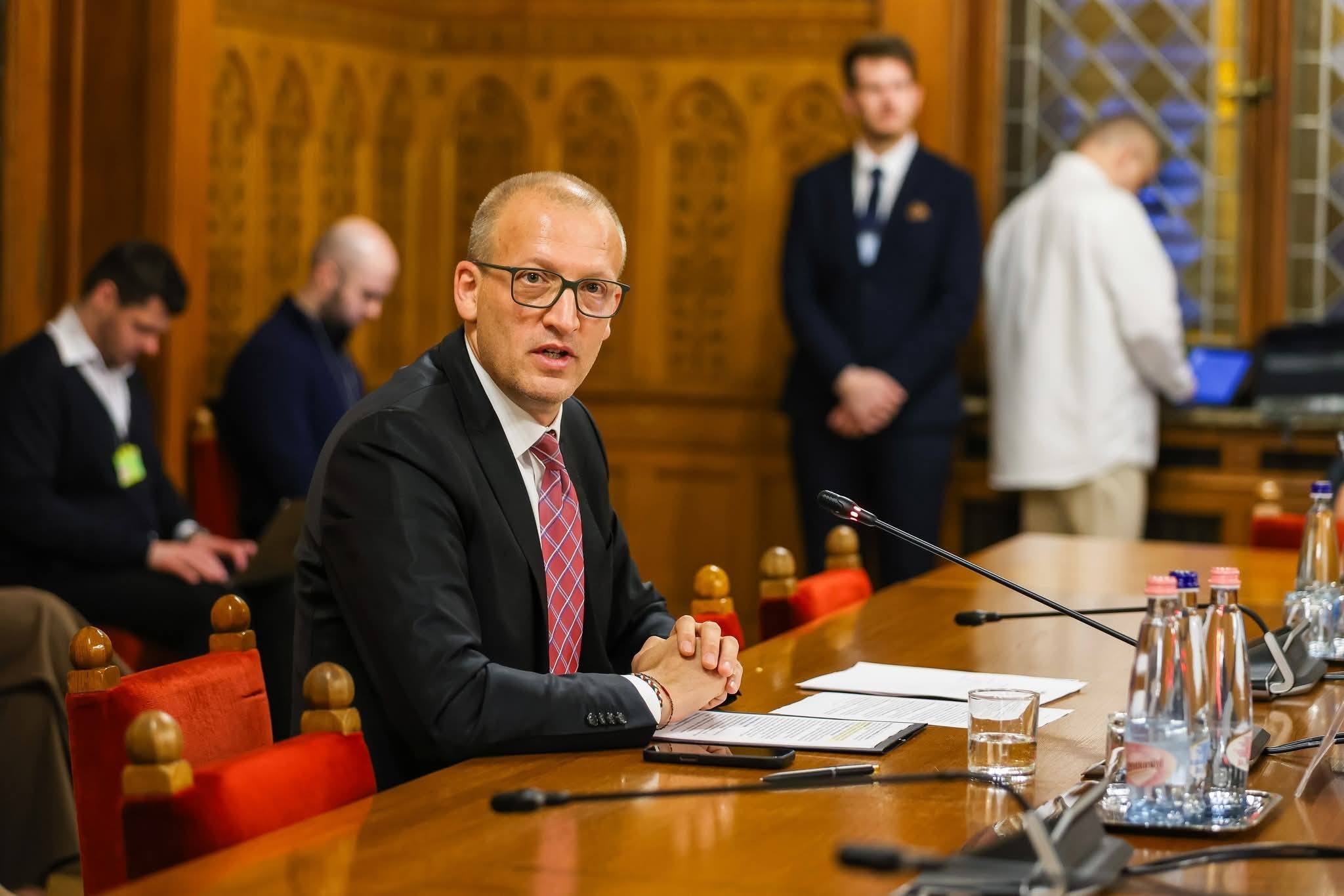 Tarr Zoltán szerint a véleménye miatt rúgták ki, a bíróság másodfokon is neki adott igazat