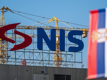 A NIS logója Belgrádban