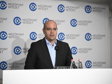 Budapest, 2025. október 15.Mráz Ágoston Sámuel, a Nézõpont Intézet vezetõje beszédet mond az intézet Sajtószabadság Magyarországon címû elemzését bemutató rendezvényén Budapesten 2025. október 15-én.MTI/Bodnár Boglárka