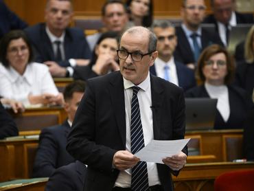 Budapest, 2026. június 1.Hegedûs Zsolt egészségügyi miniszter interpellációra válaszol az Országgyûlés plenáris ülésén az Országházban 2026. június 1-jén.MTI/Bodnár Boglárka