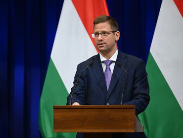 Gulyás Gergely, a Miniszterelnökséget vezető miniszter a Kormányinfó sajtótájékoztatón a Karmelita kolostorban 2026. április 9-én.