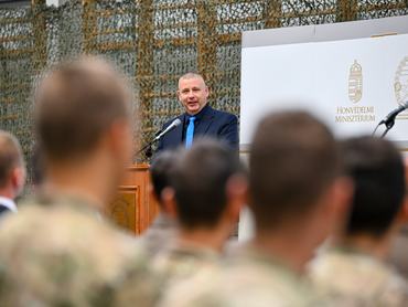 Debrecen, 2026. június 12.Ruszin-Szendi Romulusz honvédelmi miniszter beszédet mond a Kratochvil Károly Honvéd Középiskola és Kollégium tanévzáró ünnepségén Debrecenben 2026. június 12-én.MTI/Czeglédi Zsolt