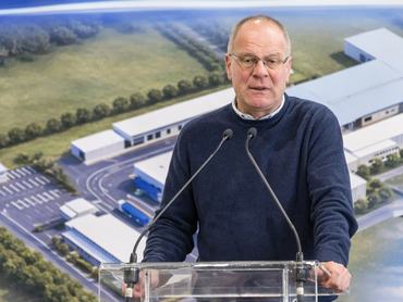 Nemesgulács, 2026. április 9.Navracsics Tibor közigazgatási és területfejlesztési miniszter, a térség fideszes országgyûlési képviselõje beszédet mond a DGA Gépgyártó és Automatizálási Kft. beruházásbejelentõ ünnepségén Nemesgulácson 2026. április 9-én. A hazai tulajdonú vállalat 4,4 milliárd forint értékû kapacitásbõvítést hajt végre, amihez a kormányzat 1,1 milliárd forint támogatást ad.MTI/Katona Tibor