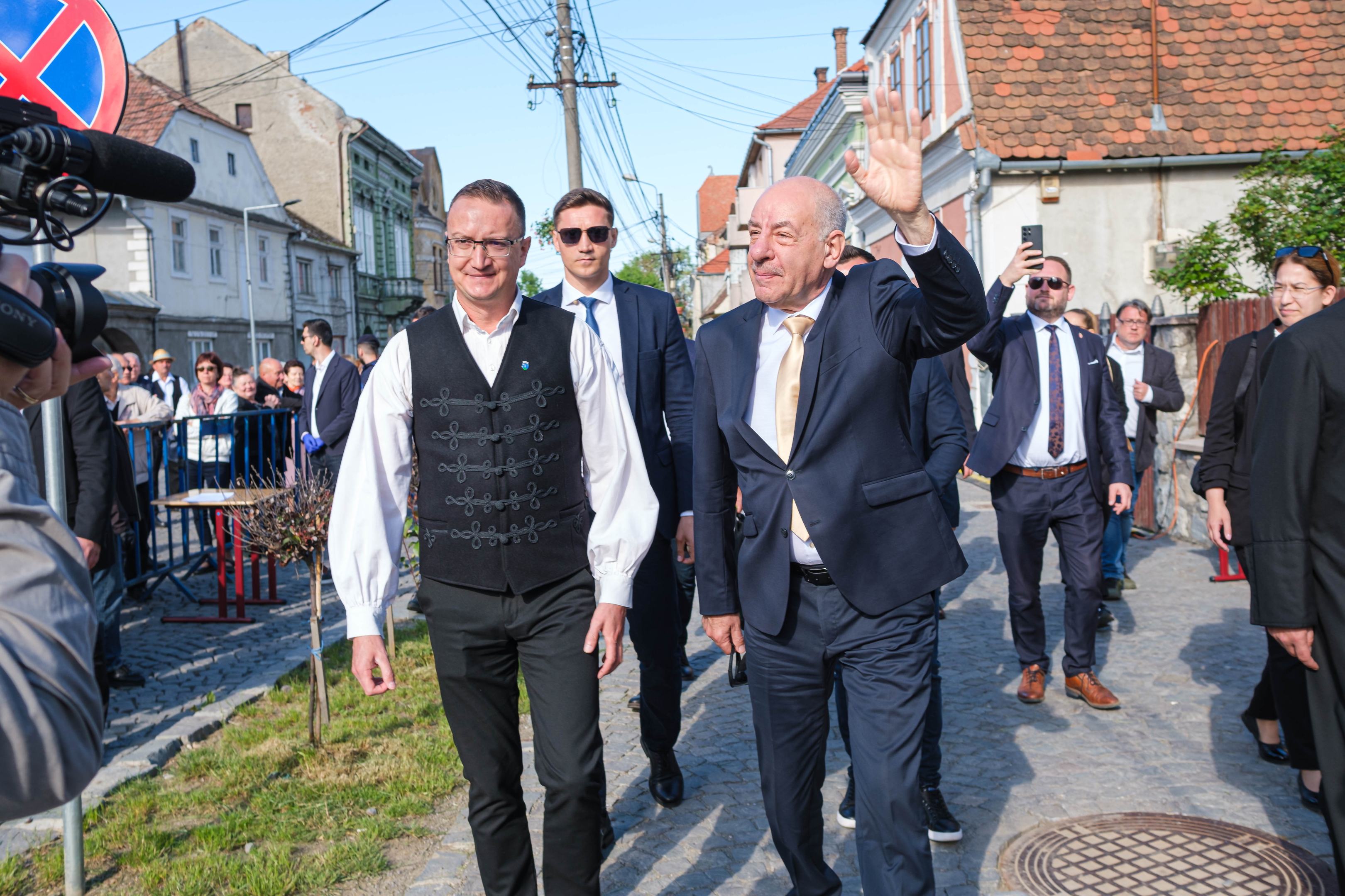 Sulyok Tamás után: az embereken múlik, de a közvetlen választást támogatja Magyar Péter