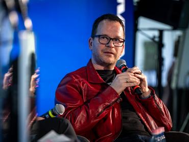 Balogh Petya beszél az InnoSummit 2026 konferencia kerekasztal beszélgetésén