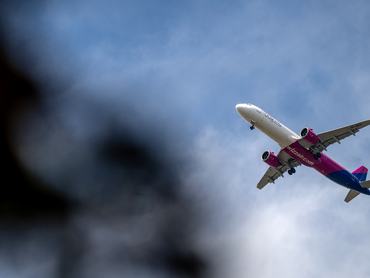 Wizz Air repülőgép landolás előtt