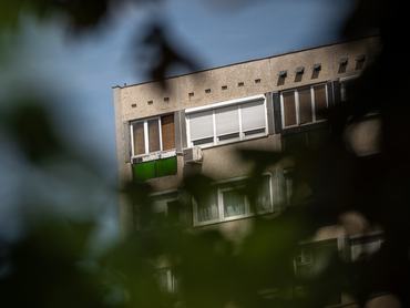 Egy panelház homlokzata Budapesten