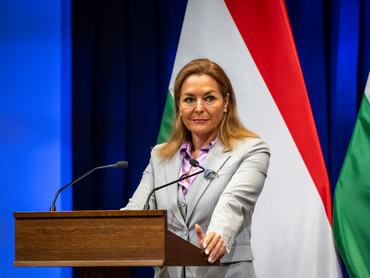 Vitályos Eszter kormányszóvivő a Kormányinfó sajtótájékoztatón a Karmelita kolostorban 2026. március 26-án