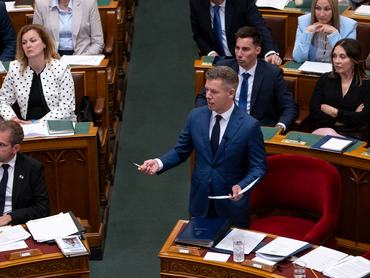 Magyar Péter az országgyűlés plenáris ülésén 2026. június 15-én