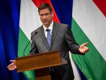 Gulyás Gergely, a Miniszterelnökséget vezető miniszter a Kormányinfó sajtótájékoztatón a Karmelita kolostorban 2026. március 26-án