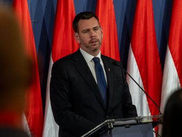 Vitézy Dávid, közlekedési és beruházási miniszter, a kormányszóvivői sajtótájékoztatón 2026. június 18-án
