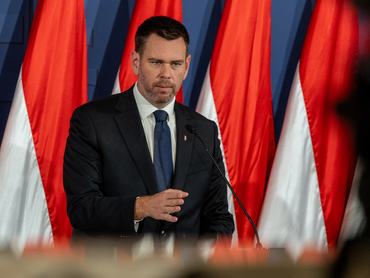 Vitézy Dávid, közlekedési és beruházási miniszter, a kormányszóvivői sajtótájékoztatón 2026. június 18-án