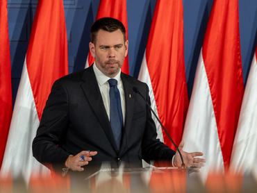 Vitézy Dávid, közlekedési és beruházási miniszter, a kormányszóvivői sajtótájékoztatón 2026. június 18-án