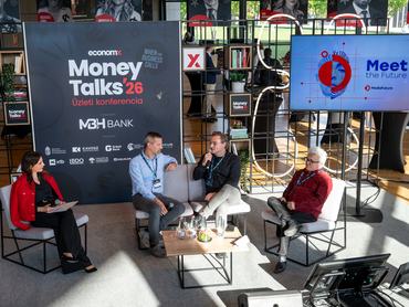 Tamasi Szilvia, Kosztolánczy Gábor, Lobenwein Norbert és Márta István a Money Talks '26 konferencián.