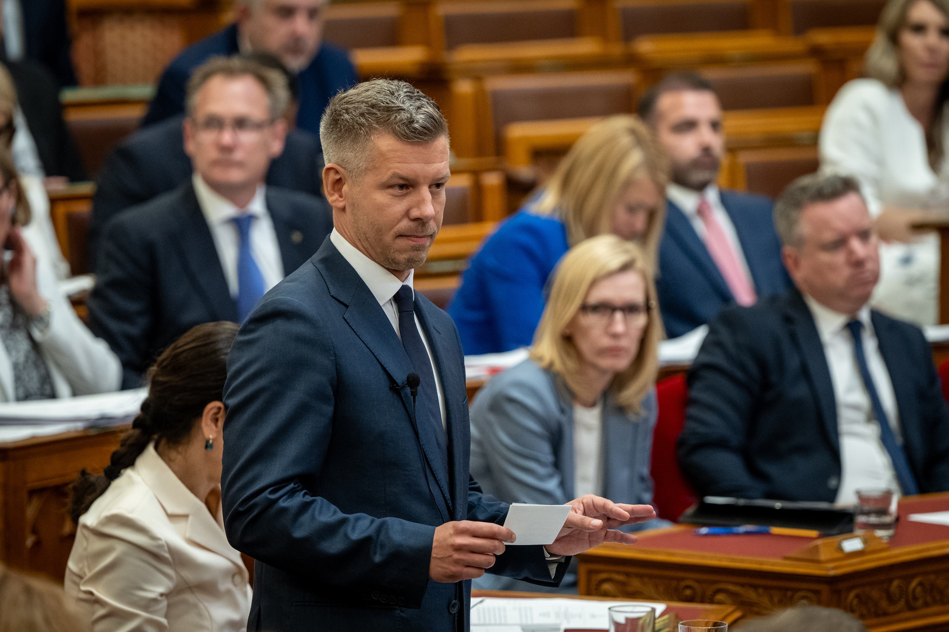 Jó hírt közölt Magyar Péter: még a héten döntenek az iskolakezdési támogatásról