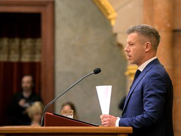 Magyar Péter miniszterelnök beszédet mond az Országgyûlés plenáris ülésén az Országházban 2026. május 26-án.