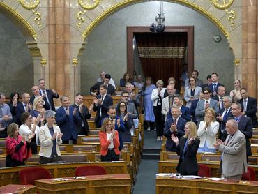 Budapest, 2026. július 7.
Görög Márta igazságügyi miniszter zárszót mond a Magyarország Alaptörvényének tizenhetedik módosításáról szóló törvényjavaslat vitájában az Országgyûlés rendkívüli ülésén 2026. július 7-én.
MTI/Szigetváry Zsolt