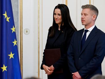 Budapest, 2026. május 12.Magyar Péter miniszterelnök és Orbán Anita külügyminiszter a Tisza-kormány minisztereinek kinevezési ünnepségén a Sándor-palotában 2026. május 12-én. MTI/Koszticsák Szilárd